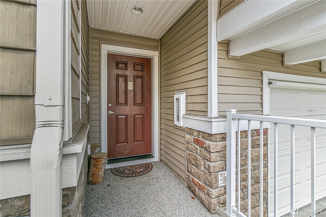Property Photo: 15720 Manor Way H3 WA 98087