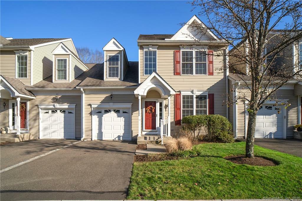 Property Photo: 18 Fieldstone Court 18 CT 06473