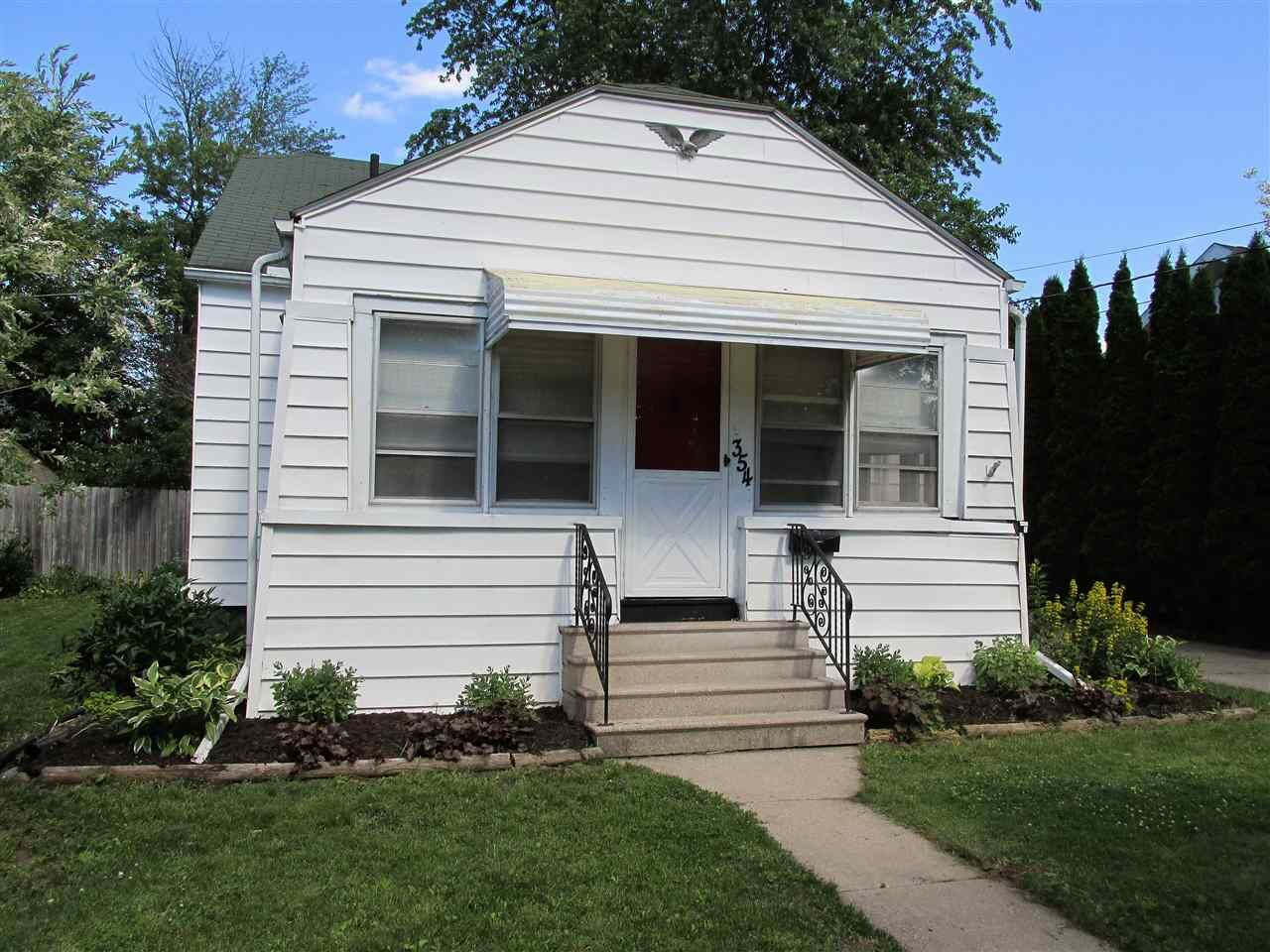 Property Photo:  354 Elm Street  WI 54952-3406 