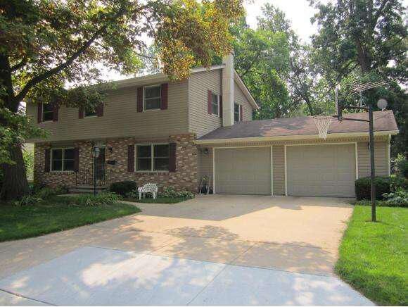 Property Photo: 1233 E Pauline St WI 54911-3426