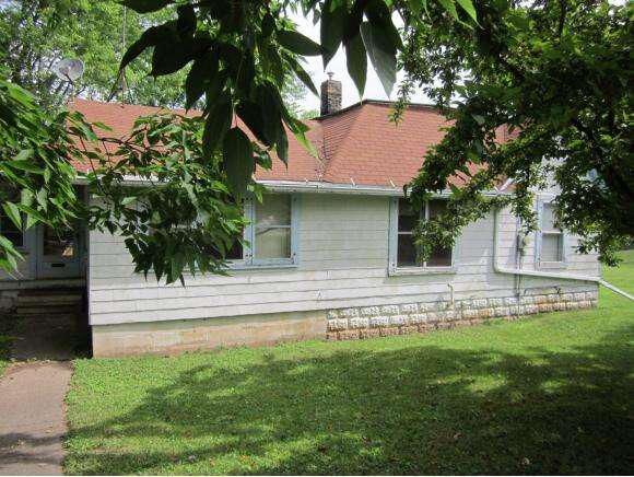 Property Photo:  215 E Wolf River Ave  WI 54961-1470 
