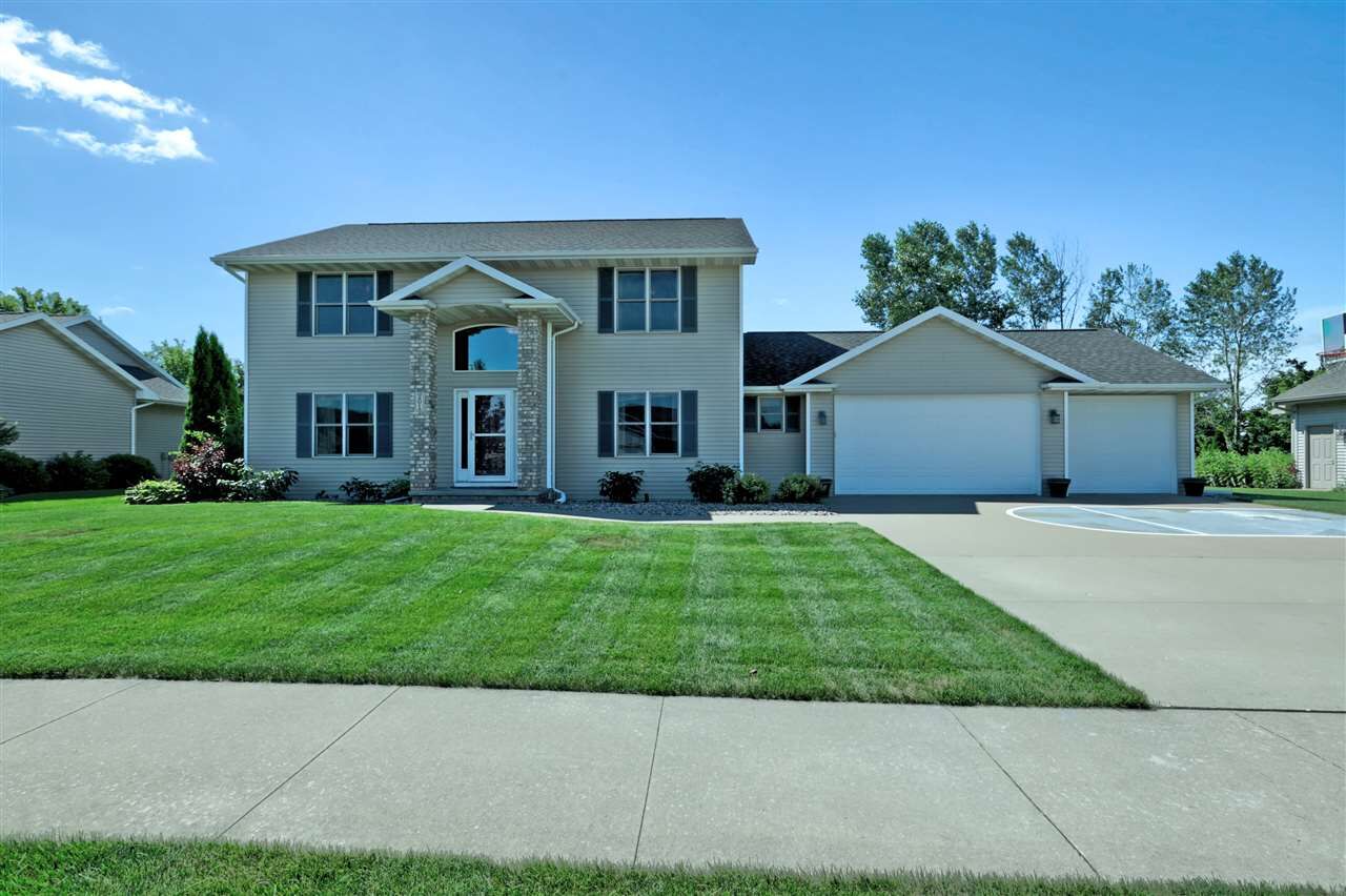 Property Photo:  201 Sunny Meadows Drive  WI 54130-4301 