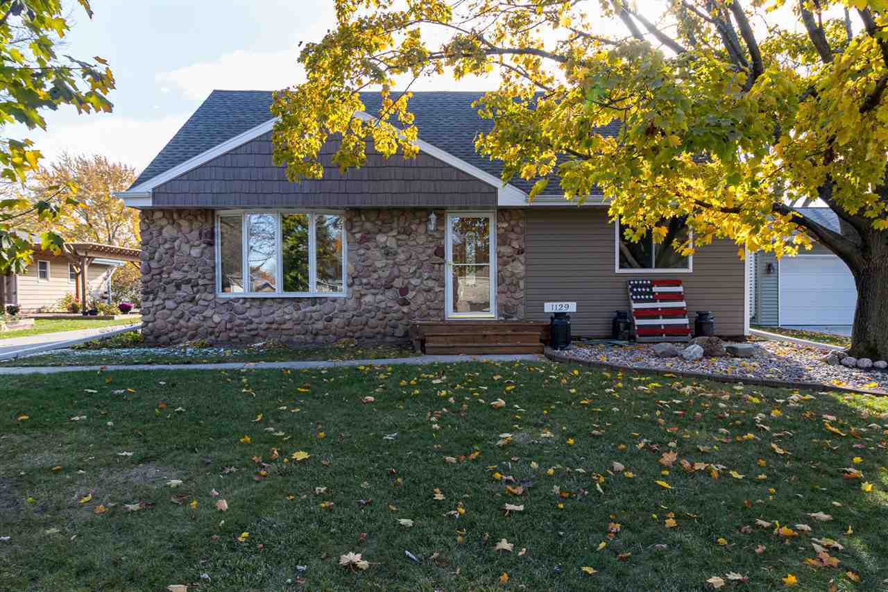 Property Photo: 1129 Greenwood Drive WI 54952
