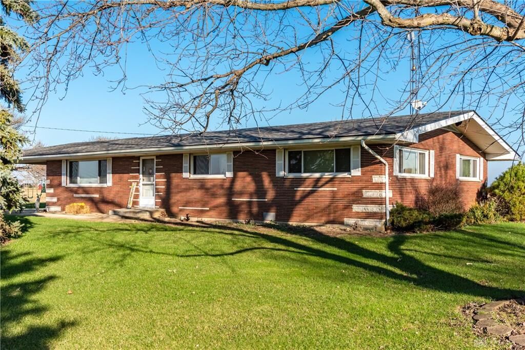 Property Photo: 860 Watkins OH 45335