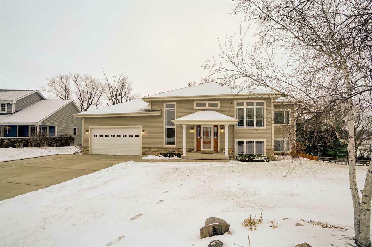 Property Photo:  614 Woodhaven Ct  WI 53532 