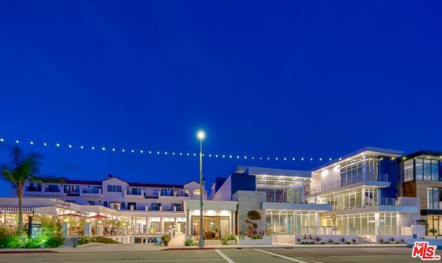 Property Photo: 215 Avenue I 203 CA 90277