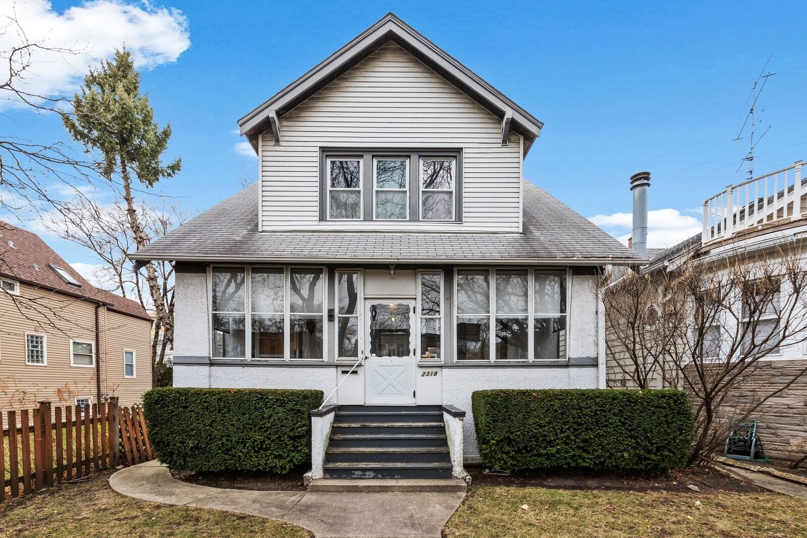 Property Photo:  2318 West Morse Avenue  IL 60645 