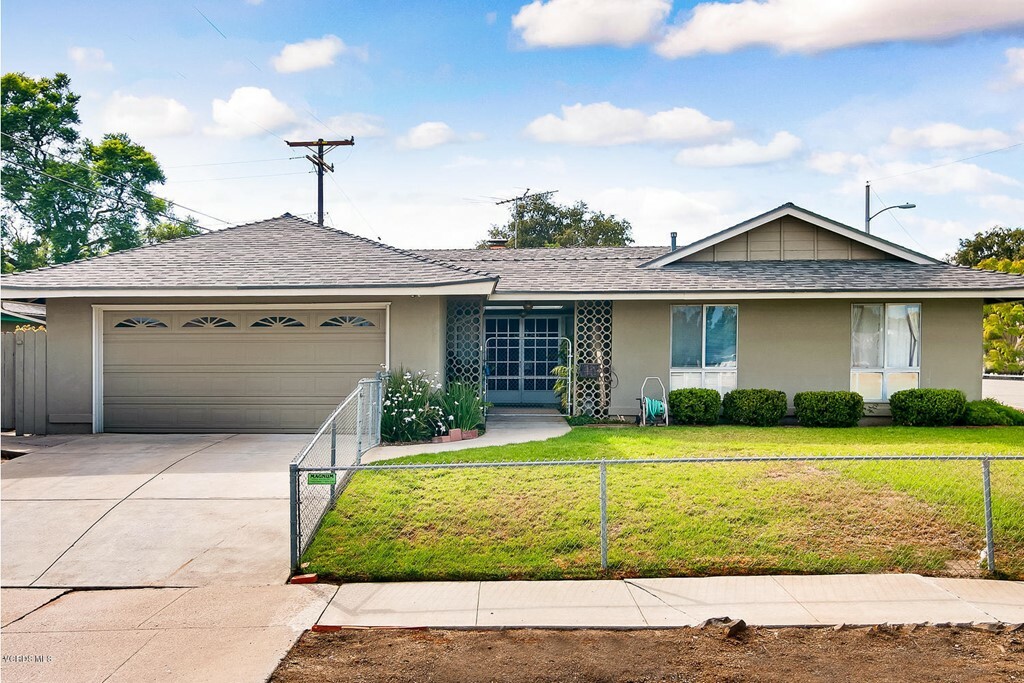 Property Photo:  623 Springfield Avenue  CA 93004 