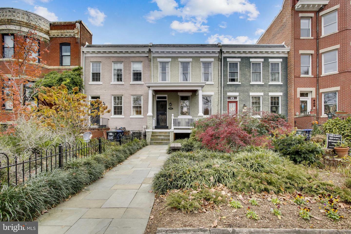 Property Photo:  913 Massachusetts Avenue NE  DC 20002 