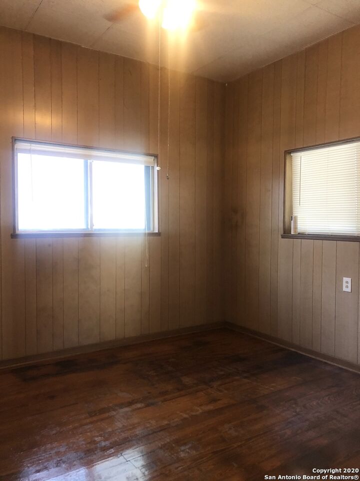 Property Photo:  327 E Whittier St  TX 78210 