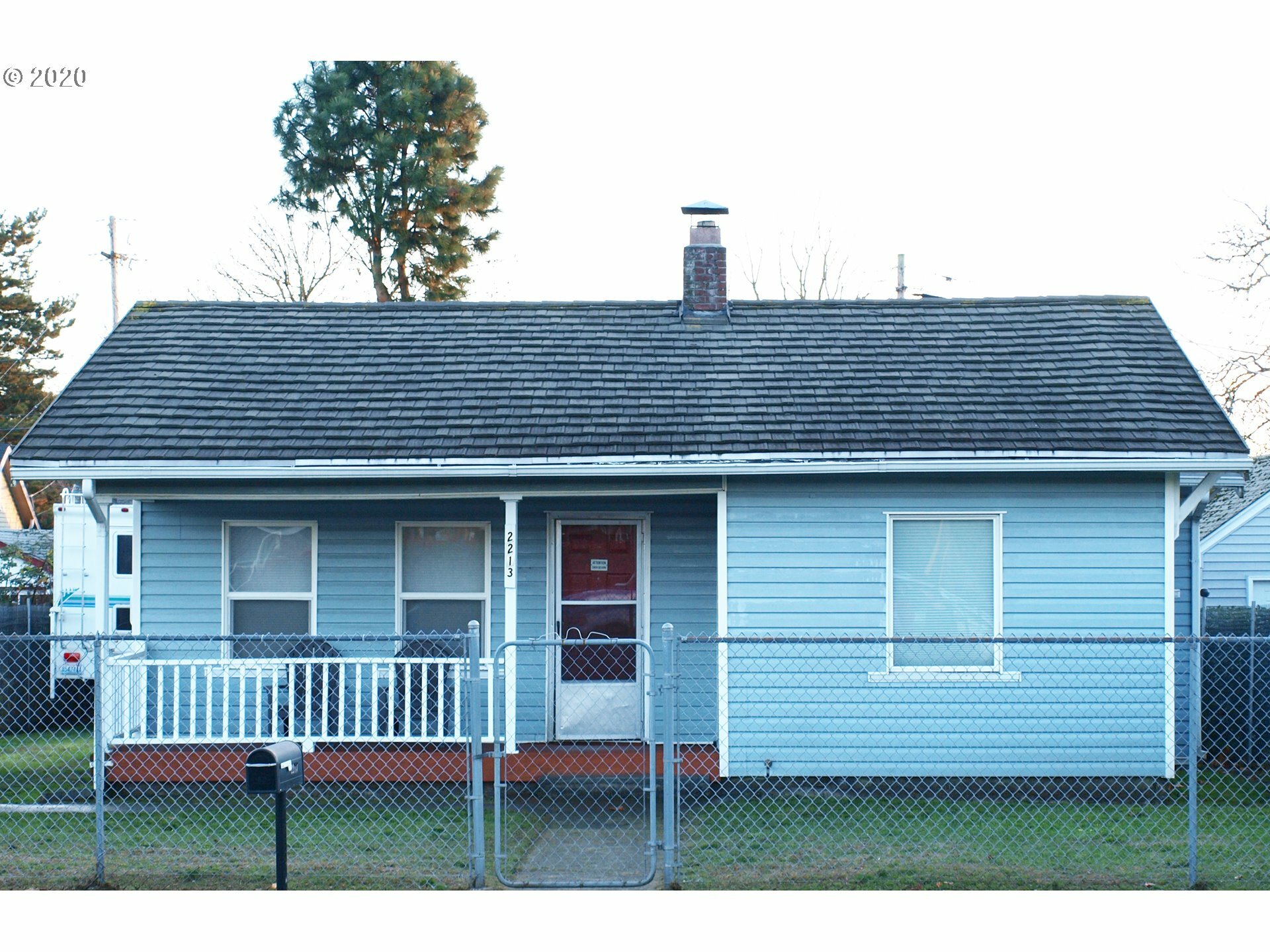Property Photo: 2213 E 8th St WA 98661