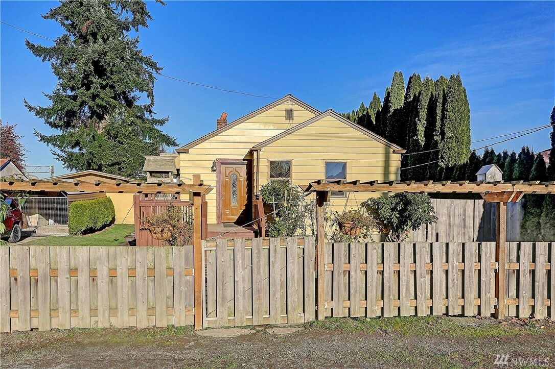 Property Photo:  93 Willow Lane  WA 98273 