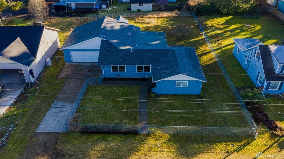 Property Photo:  407 W H St  WA 98584 