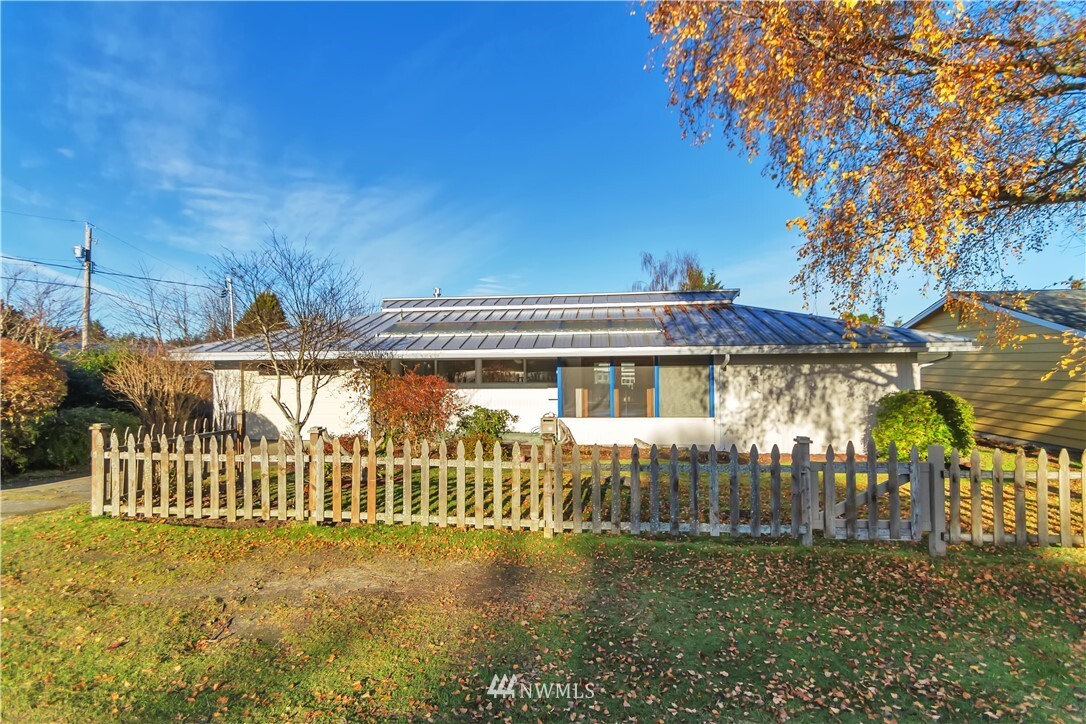 Property Photo: 220 6th Street WA 98260