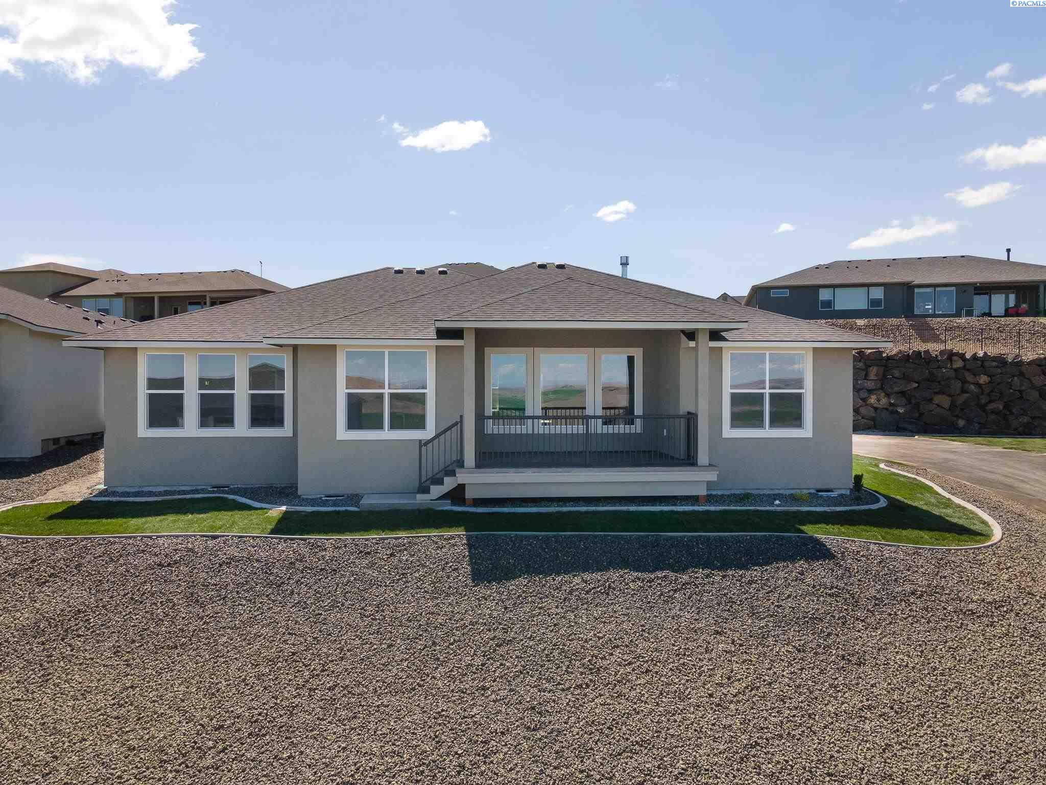Property Photo: 6735 Collins Rd WA 99353