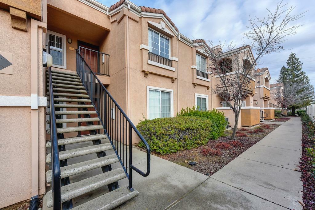 Property Photo:  885 Halidon Way 1322  CA 95630 