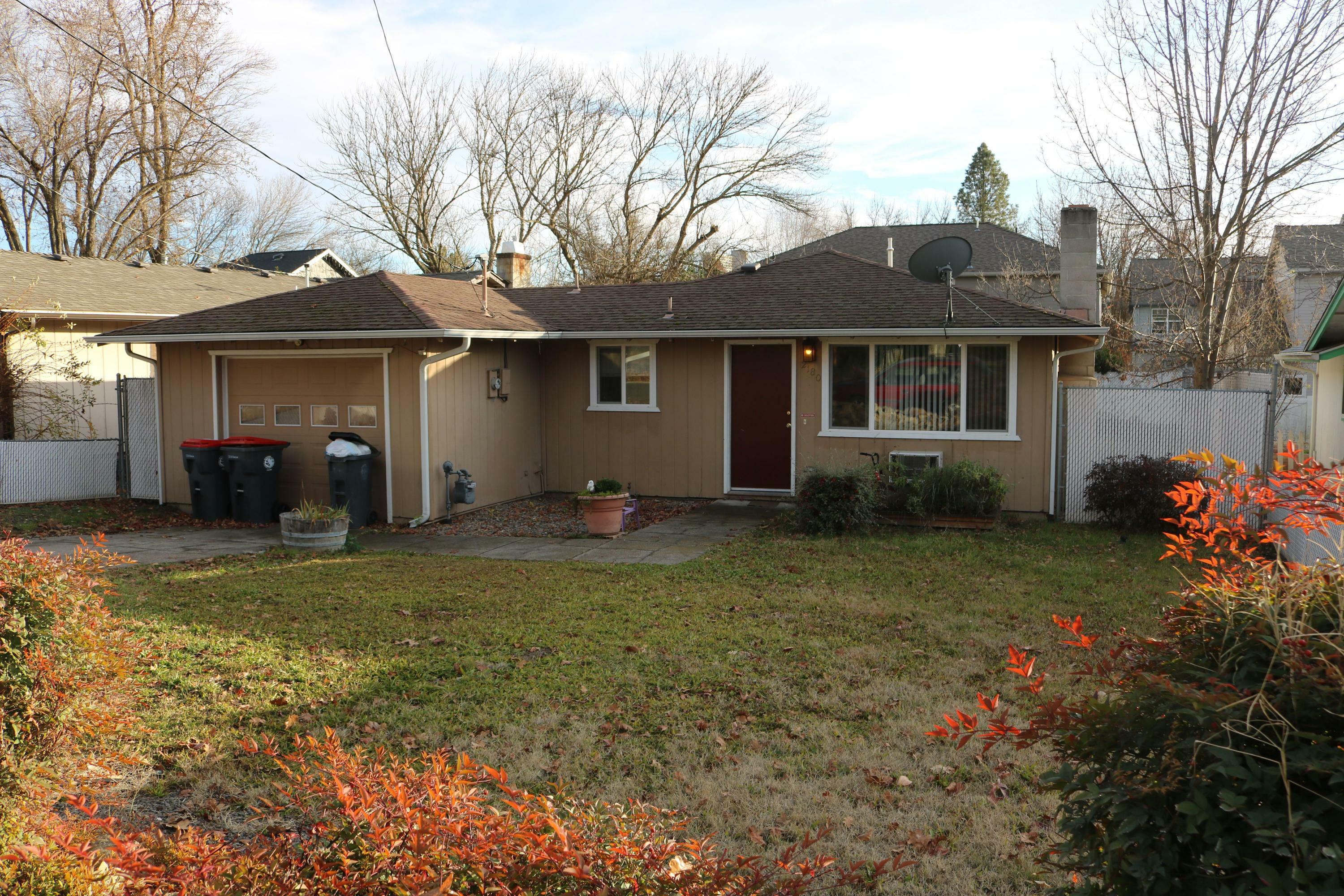 Property Photo:  2180 Crestbrook Road  OR 97504 