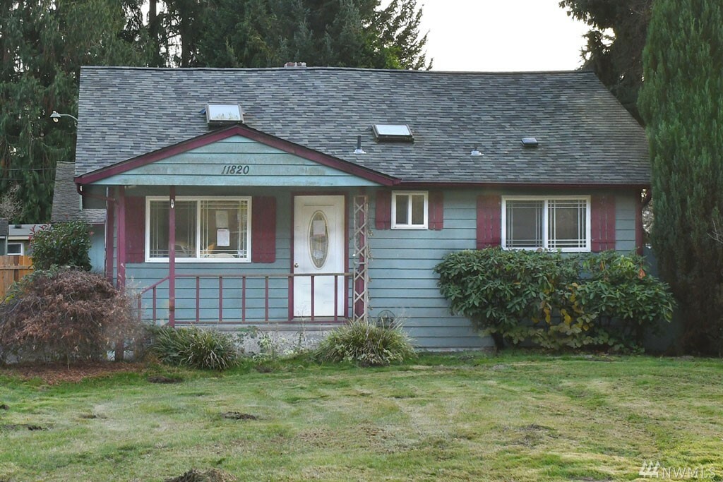 Property Photo:  11820 Valley Ave E  WA 98372 