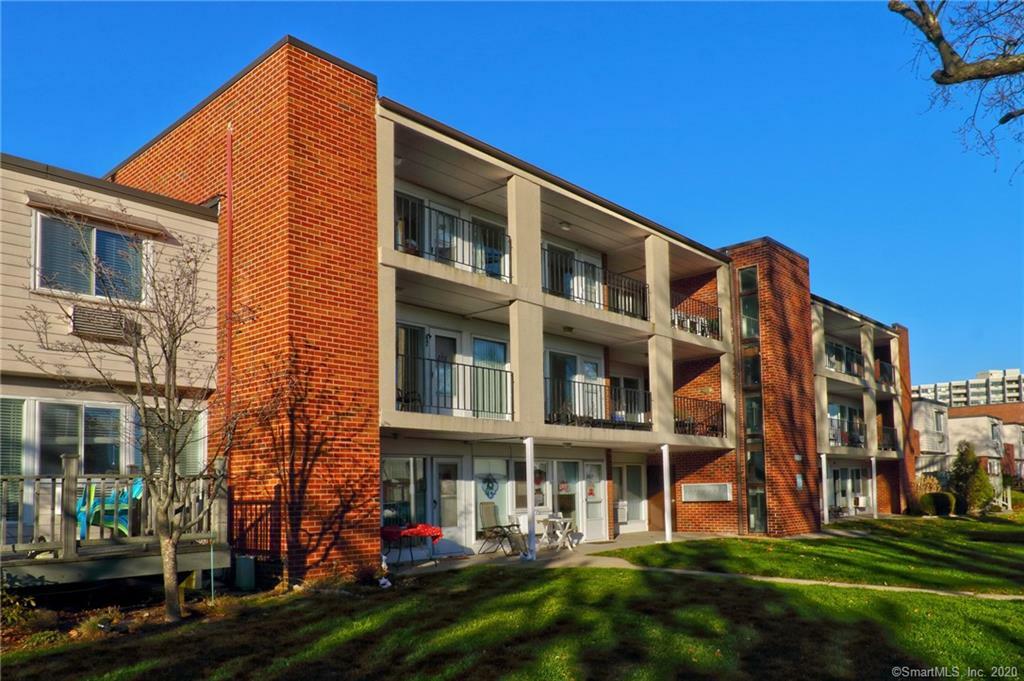 Property Photo: 281 West Walk 281 CT 06516