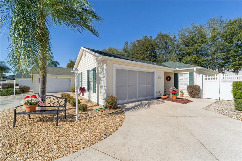 Property Photo: 1450 Azteca Loop FL 32162