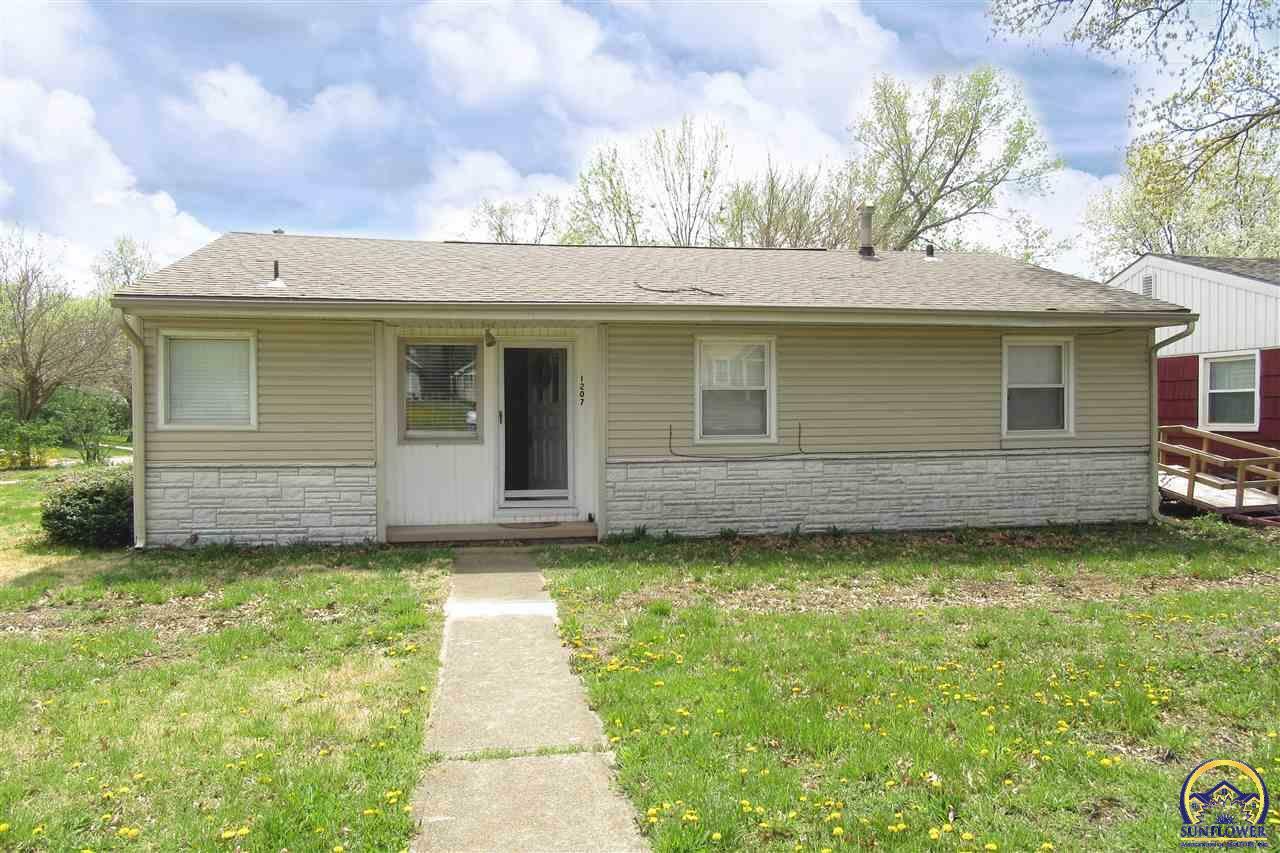 Property Photo:  1207 W 21st St  KS 66046 