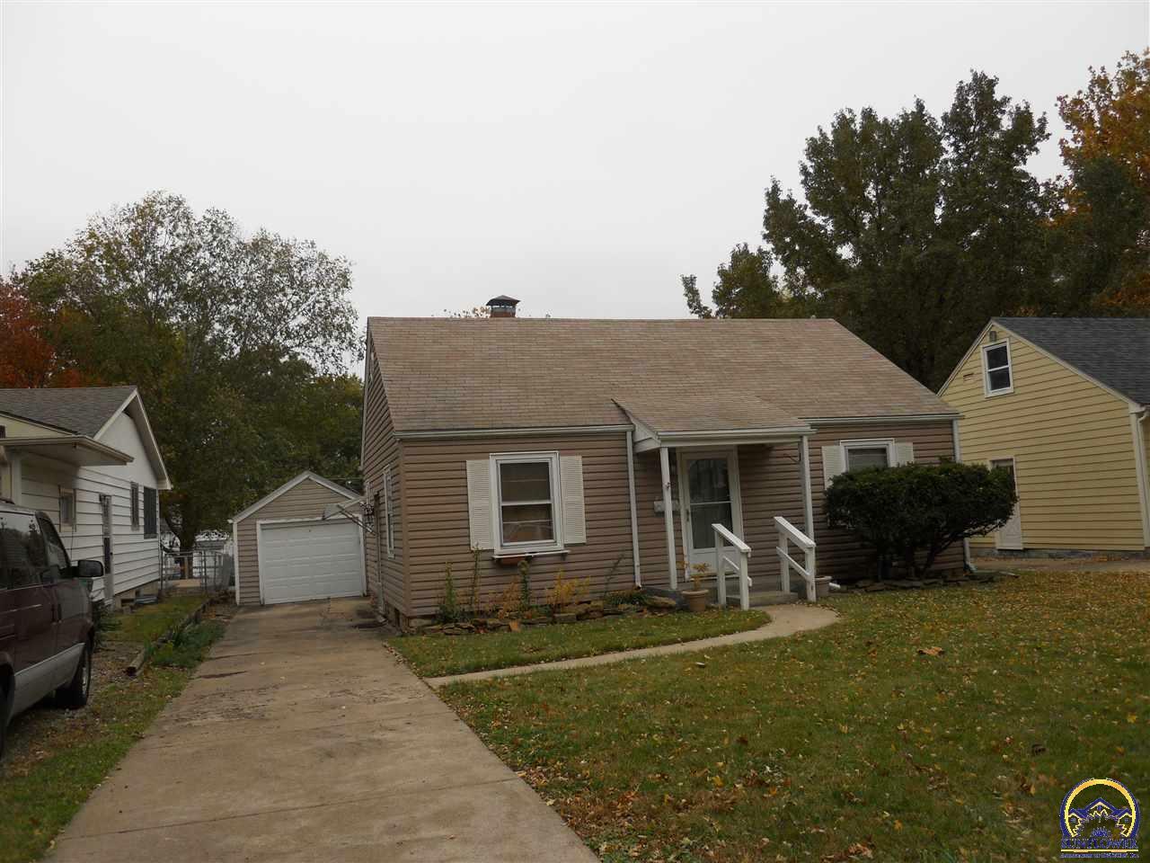 Property Photo:  1119 SW Randolph Ave  KS 66604 