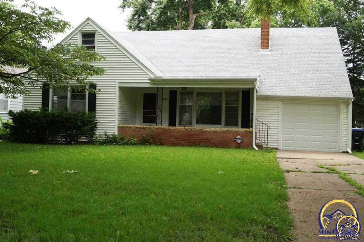 Property Photo:  1607 SW Webster Ave  KS 66604 