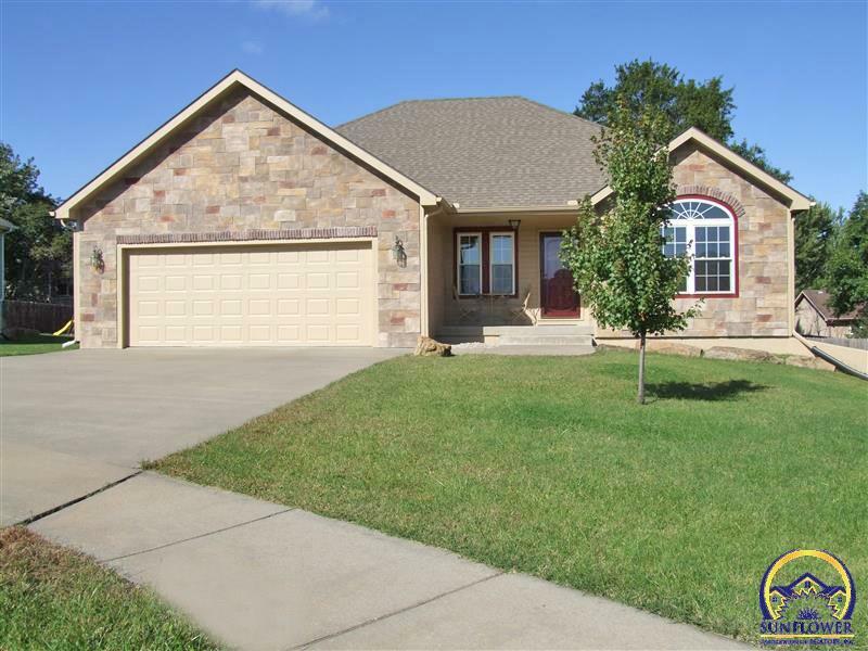 Property Photo:  912 SE 44th St  KS 66609 