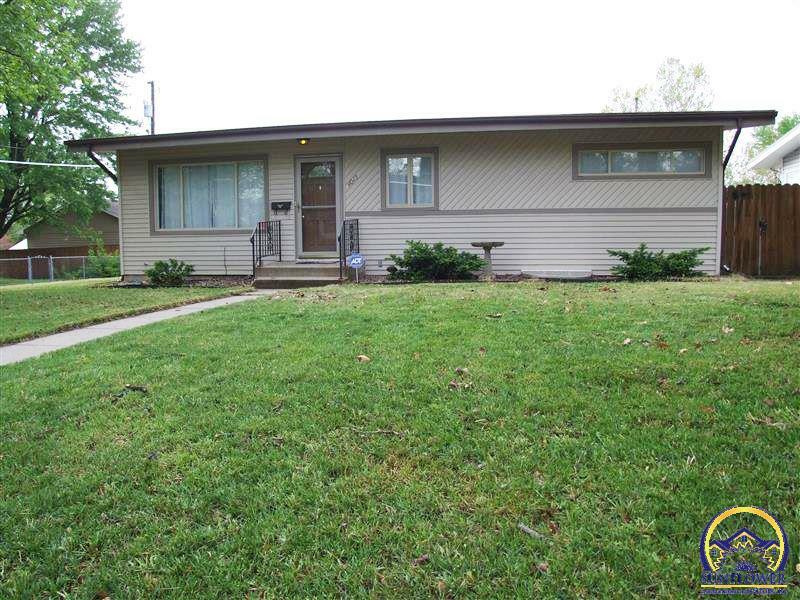 Property Photo:  4015 SW Munson Ave  KS 66604 