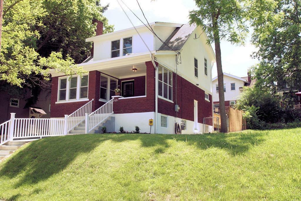 Property Photo: 2525 Ridgeland Pl OH 45212