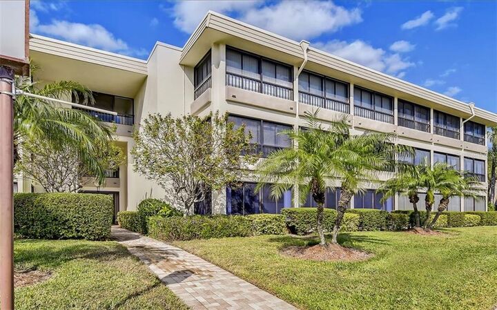 Property Photo:  225 Hourglass Way 101  FL 34242 