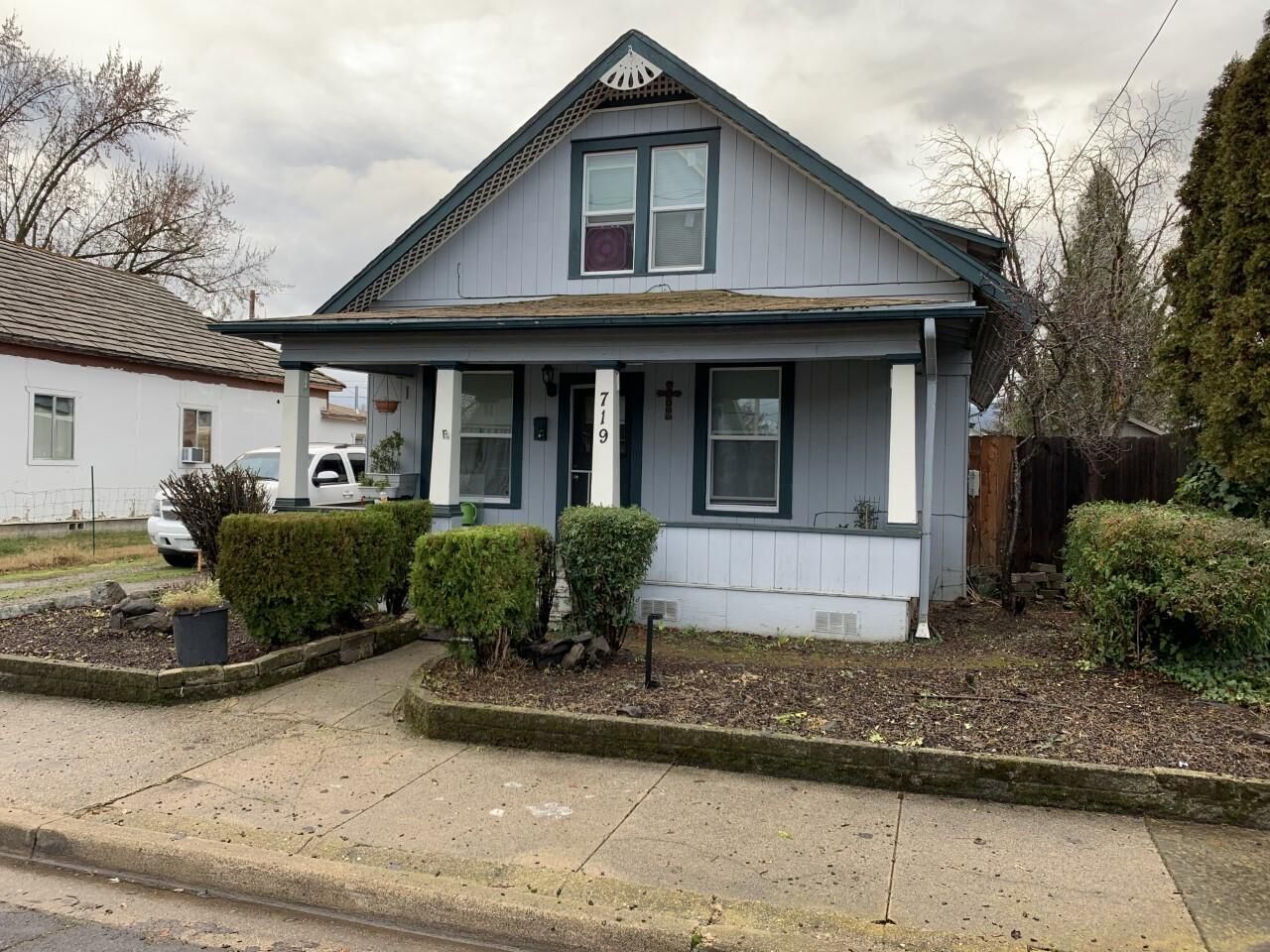 Property Photo: 719/721 W Thirteenth Street OR 97501