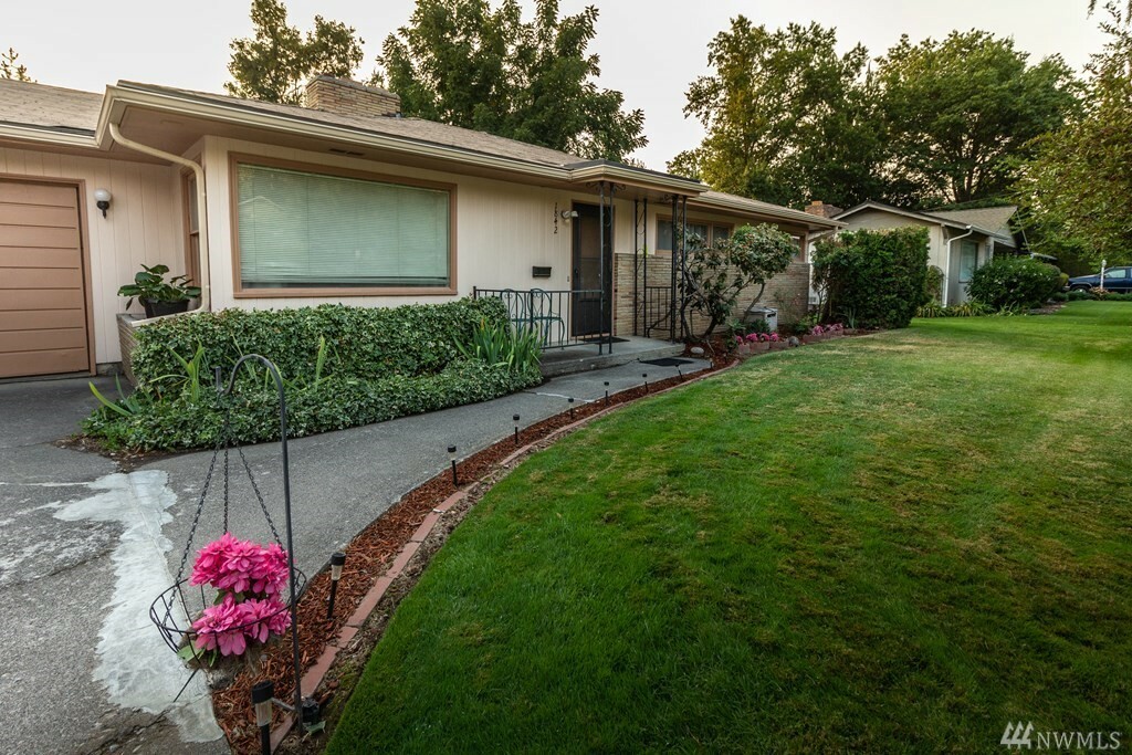 Property Photo:  1842 Howard St  WA 99362 