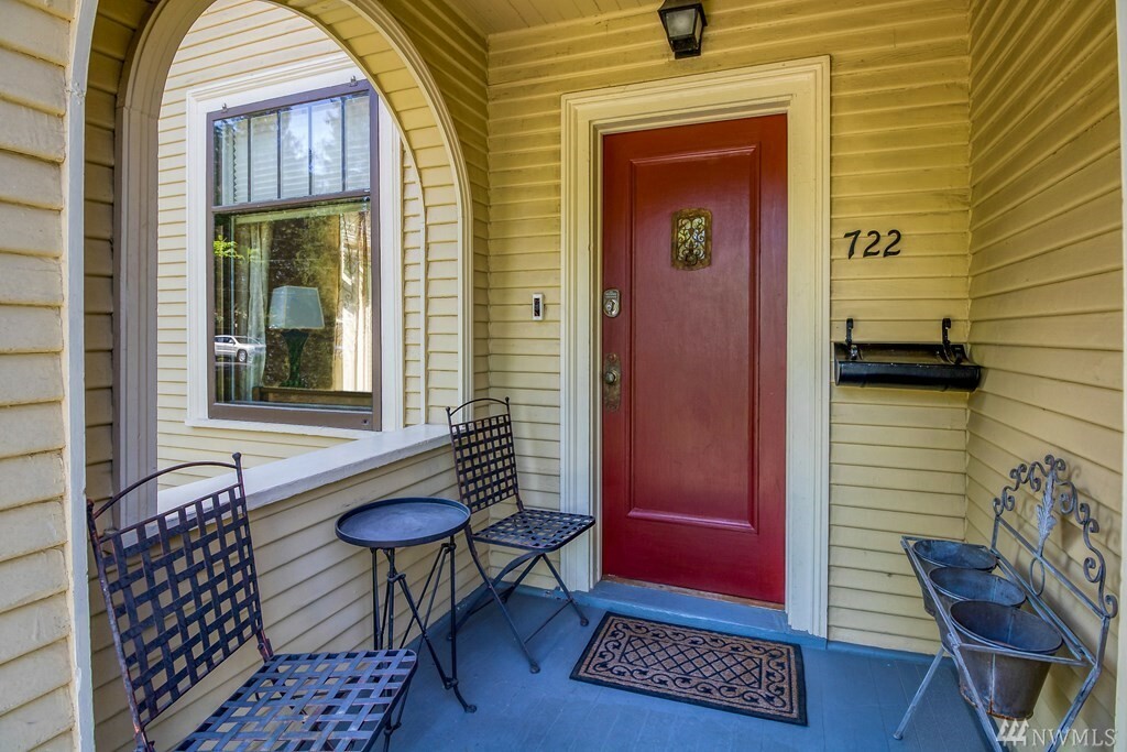 Property Photo:  722 Washington St  WA 99362 