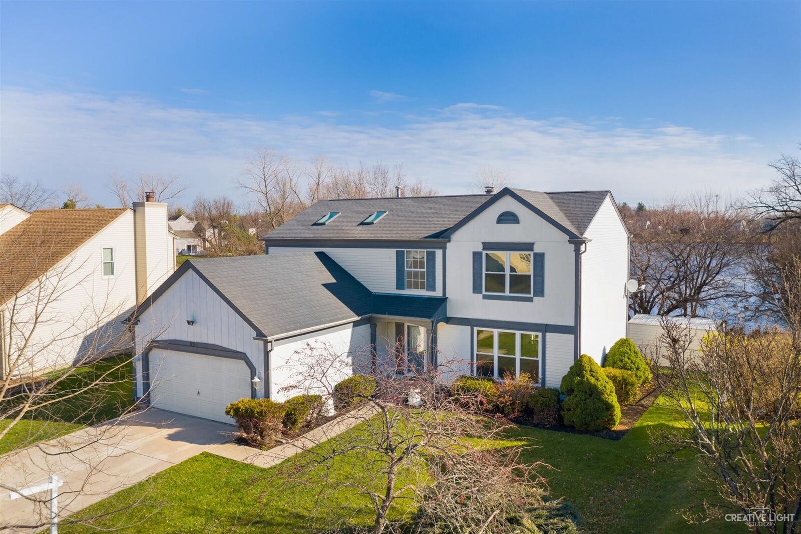 Property Photo: 865 Indian Wells Circle IL 60123