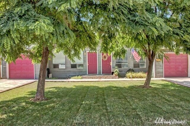 Property Photo:  220 & 224 Tausick Wy  WA 99362 