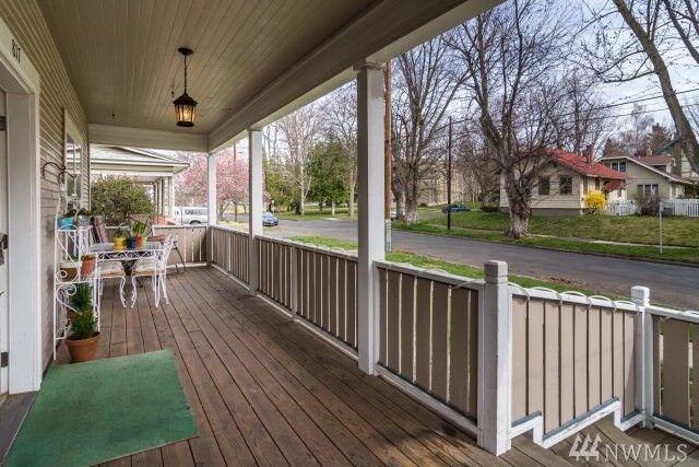 Property Photo: 817 Valencia St WA 99362