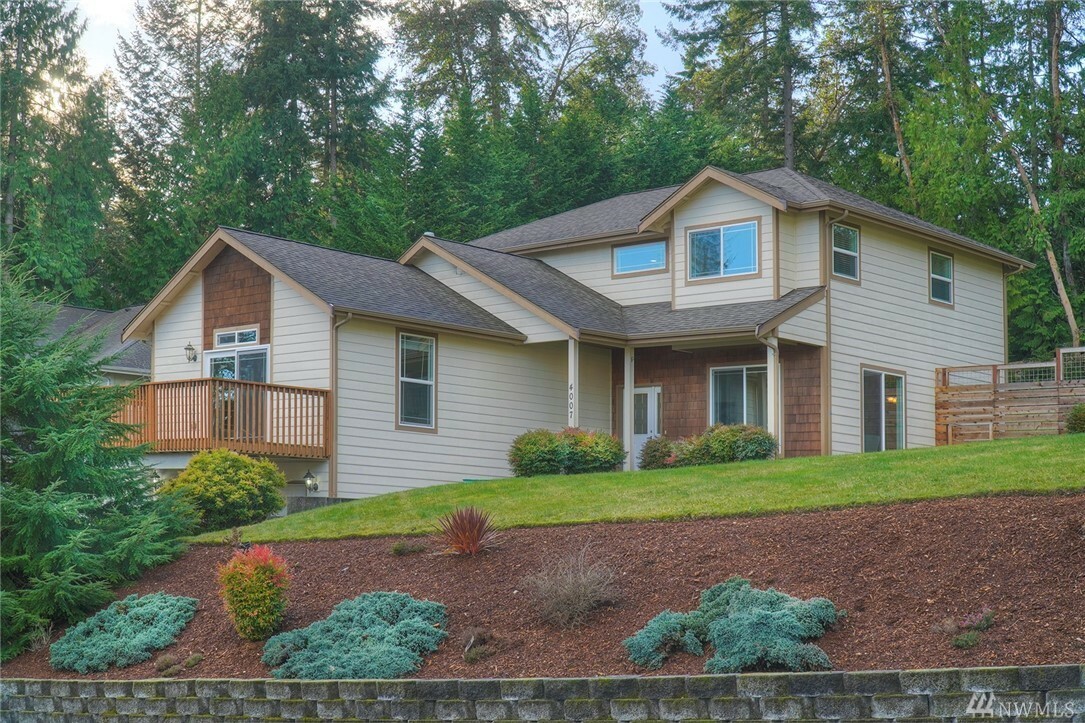 Property Photo:  4007 NE Luxury Lane  WA 98311 