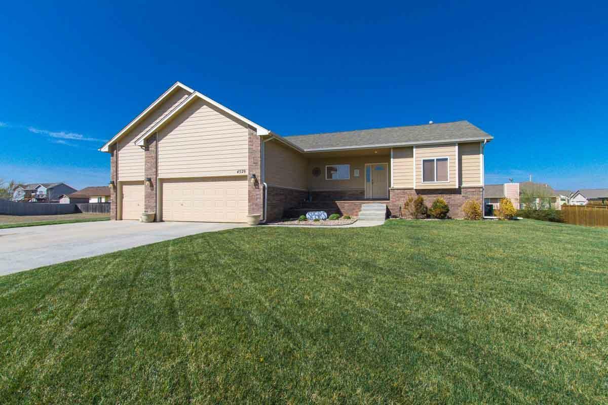 Property Photo: 4529 S Doris Ct KS 67215