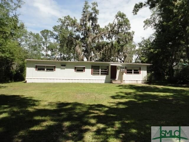 Property Photo: 1293 Lake Drive GA 31320