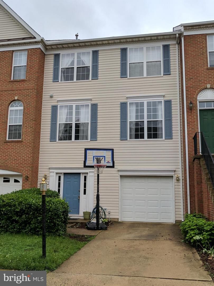 Property Photo:  43857 Sandburg Square  VA 20147 