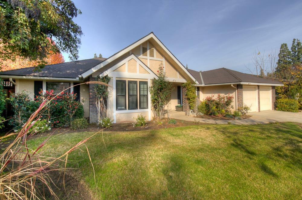 Property Photo:  578 E Warwick Avenue  CA 93720 