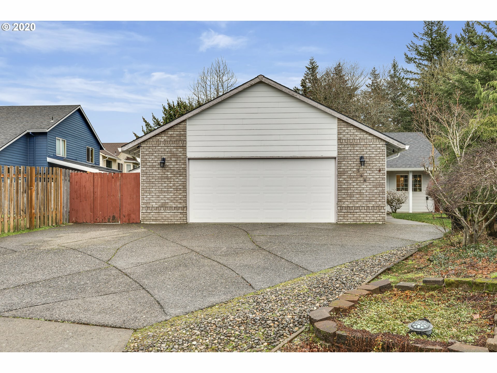 Property Photo: 564 SW 26th St OR 97060