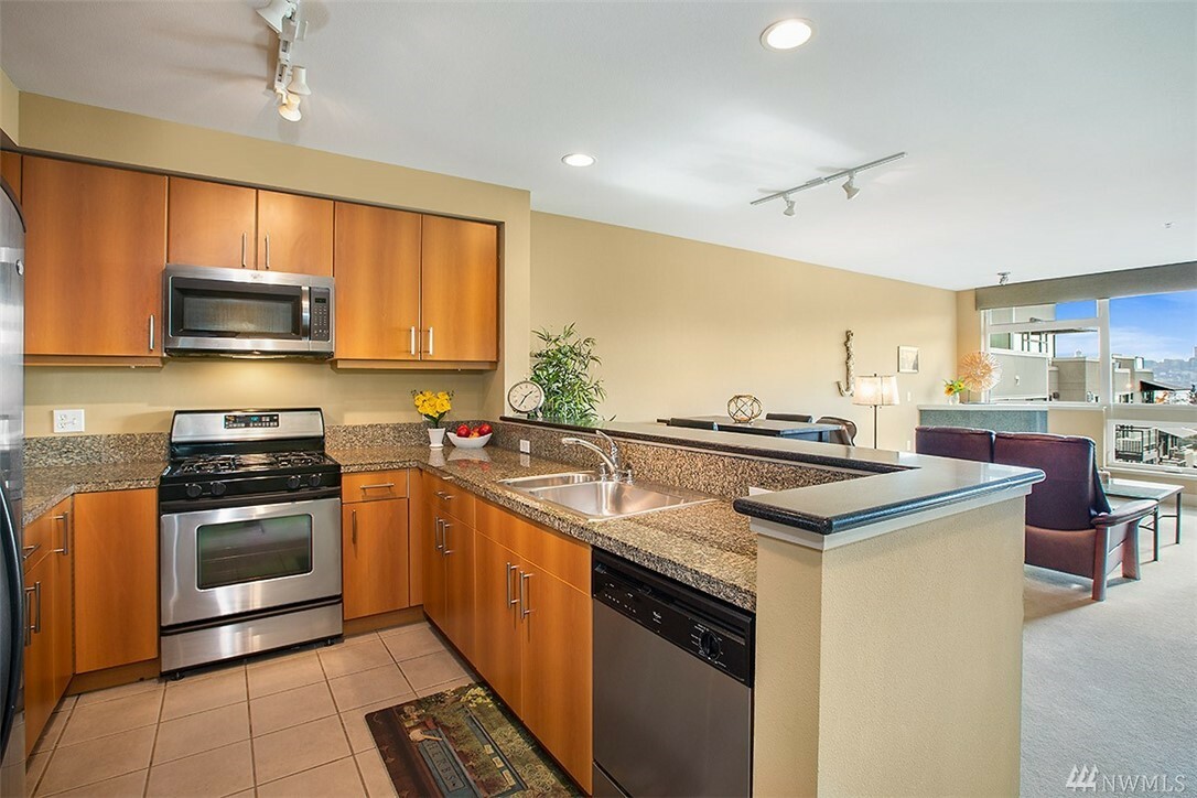 Property Photo: 1760 N Northlake Wy 525 WA 98103