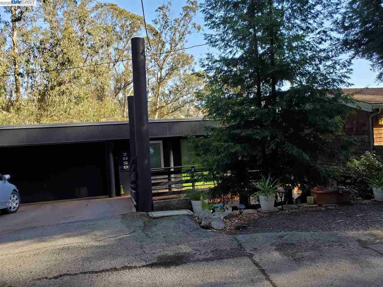 Property Photo:  7029 Pinehaven Rd  CA 94611 