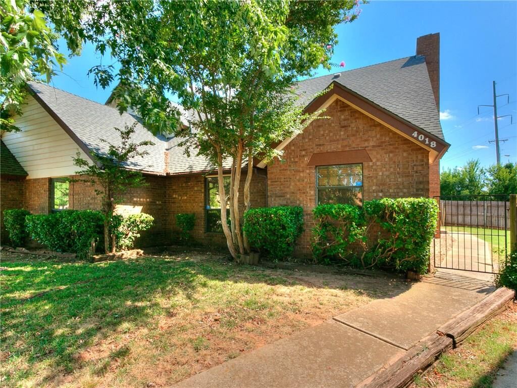 Property Photo:  