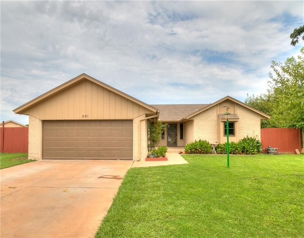 Property Photo: 601 SW 21st Street OK 73160