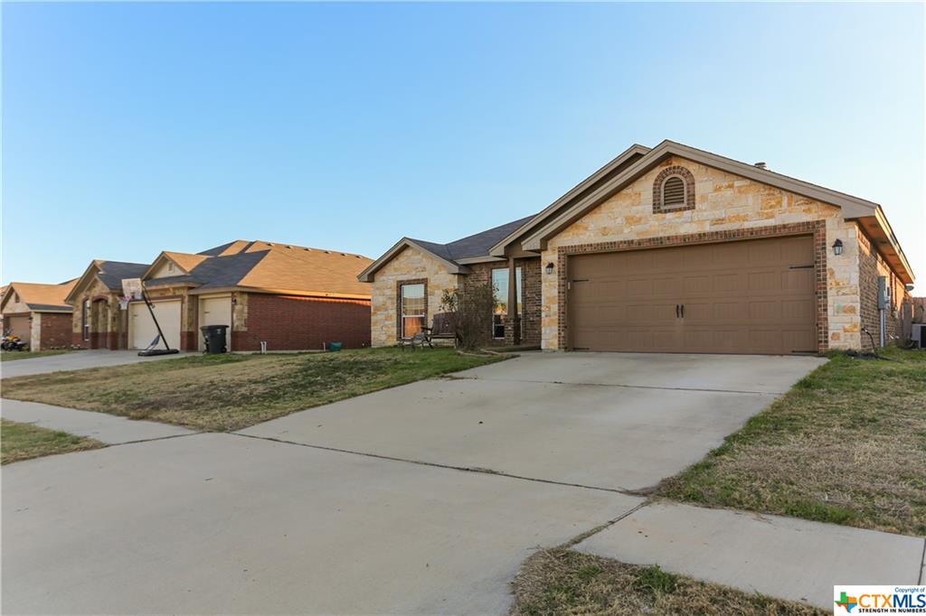 Property Photo: 2907 Canadian River Loop TX 76549