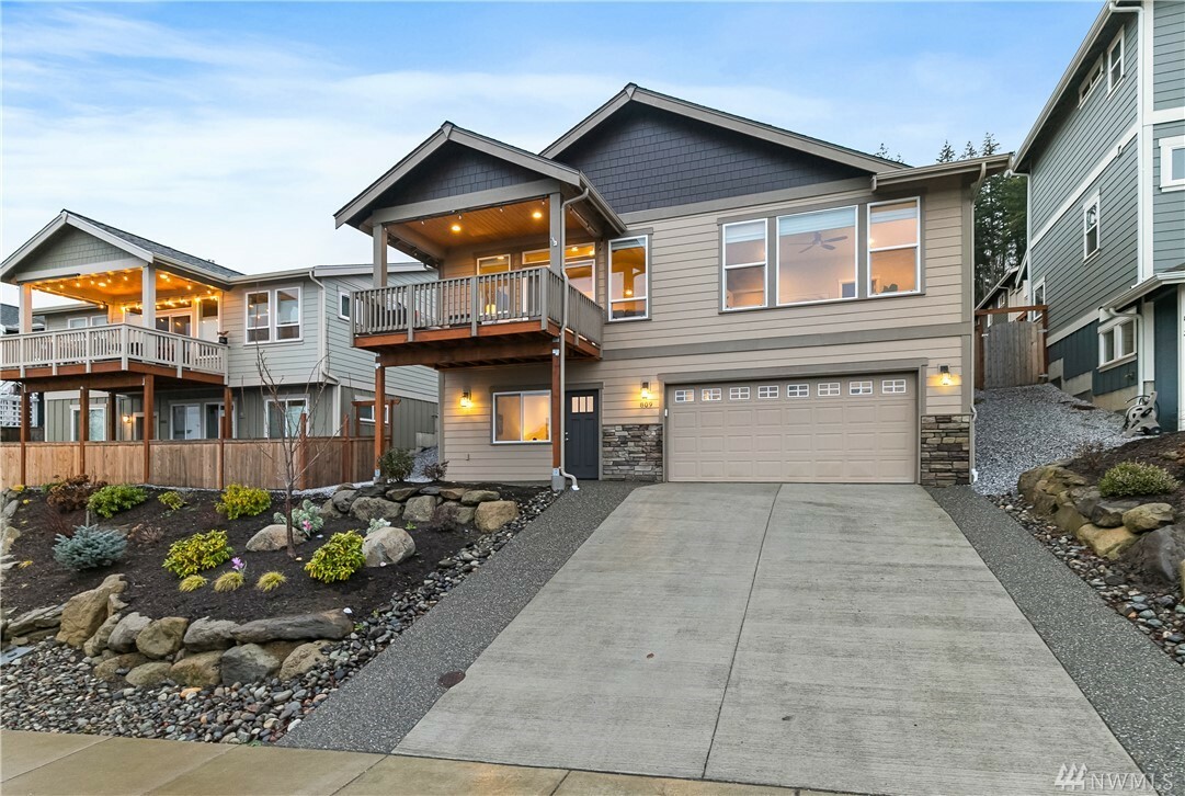 Property Photo:  809 Blackstone Ct  WA 98226 