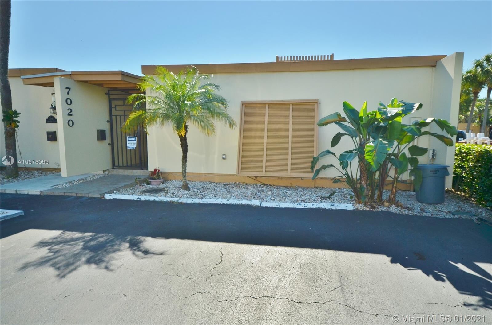 Property Photo: 7020 Crown Gate Ct FL 33014